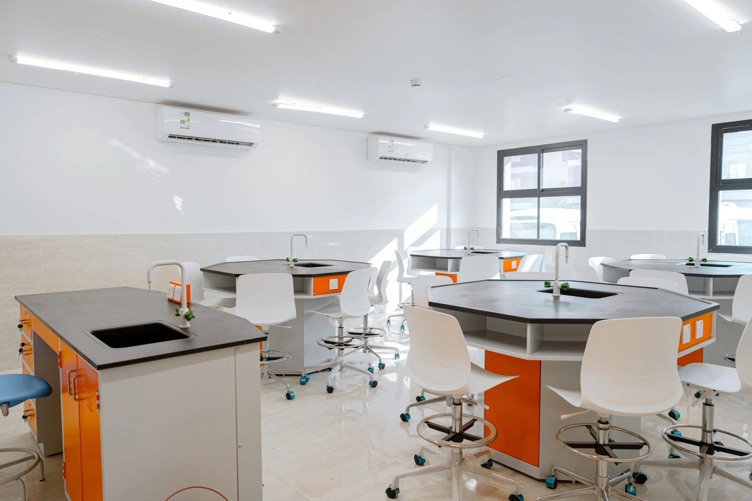 مختبر STEM في بيئة تعليمية